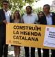 Junqueras y otros diputados de ERC muestran el cartel de la campaña para animar a los catalanes a aportar sus datos fiscales a la Agència Tributària de Catalunya