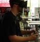 Un asistente al Gamelab 2014 prueba el casco de realidad virtual Oculus Rift
