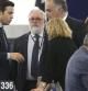 El exministro de Agricultura y eurodiputado Miguel Arias Cañete (centro) y el eurodiputado español Esteban Gonzalez Pons (3ºizda) asisten a una sesión plenaria en el Parlamento Europeo en Estrasburgo