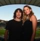CArles Puyol y la supermodelo Gisele Bundchen posan en el estadio de Maracaná