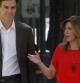 Pedro Sánchez, se dirige a la sede del partido en Ferraz con la presidenta andaluza, Susana Díaz.