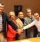 De izquierda a derecha, Pere Font (CiU), Núria Gómez (PP), Jordi Solé (PSC), Eduard Rovira (ERC) y Juan Velasco (ADT), representantes de los grupos que han firmado el pacto