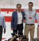 El nuevo secretario general del PSOE, Pedro Sánchez (c), saluda de sus cuatro predecesores en democracia: Felipe González (i), Joaquín Almunia (d), José Luis Rodríguez Zapatero (2i) y Alfredo Pérez Rubalcaba (2d)