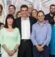 El secretario general del PSOE, PedroSánchez (c), la presidenta del partido socialista, Micaela Navarro (3i-abajo), y el secretario de Organización, César Luena (3d-abajo), posan para la foto de familia junto a la nueva Ejecutiva Federal del PSOE, elegida en el congreso extraordinario que el partido ha celebrado este fin de semana, momentos después de celebrarse su primera reunión hoy en la calle Ferraz.