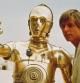 C3PO y Luke Skywalker en un fotograma de 'Star Wars'.