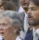 Oriol Pujol con su madre, Marta Ferrusola (c), junto al expresidente de la Generalitat, Jordi Pujol durante la celebración de la ofrenda floral en el monumento a Rafael Casanova (2011)