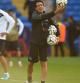 El entrenador del Sevilla, Unai Emery, durante el entrenamiento de su equipo en Cardiff previo a la final de la Súpercopa de Europa