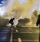 La policía disparó botes de humo y gases lacrimógenos en Ferguson