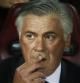 Carlo Ancelotti, sufriendo en el banquillo del Vicente Calderón