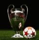 La famosa copa de Europa junto al balón oficial de la competición