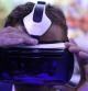 Un asistente a la feria IFA de Berlín prueba el visor de realidad virtual Gear VR de Samsung