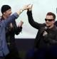 Tim Cook y el cantante Bono, líder de U2, en la presentación del último iPhone