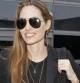 Angelina Jolie con gafas aviador