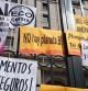 Pancartas colocadas por los participantes de la Marcha por el Clima ante el ministerio de Agricultura, Alimentación y Medio Ambiente, en Madrid