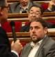 Oriol Junqueras mira a Artur Mas mientras habla en el pleno del Parlament.