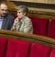 Joan Herrera y Dolors Camats, colíderes de ICV, conversan en el hemiciclo del Parlament