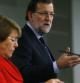 El presidente del Gobierno español, Mariano Rajoy (d), junto a la presidenta de Chile, Michelle Bachelet, durante la rueda de prensa que han ofrecido tras reunirse en el Palacio de La Moncloa