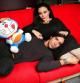 La pareja, con un peluche de Doraemon durante un descanso del doblaje del filme de animación 'Stand by, Doraemon', que se estrena el 19 de diciembre