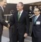El Rey Felipe VI, saluda al presidente de la Generalitat Valenciana, Alberto Frabra,c, entre otros, a su llegada al auditorio de la Diputación de Alicante para presidir la inauguración del XVII Congreso de la Empresa Familiar que se celebra en esta ciudad.