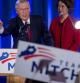 McConnell, junto a su mujer, se dirige a sus votantes tras conocer los resultados