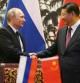 Putin y Xi Jinping se saludan durante la cumbre.