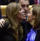 La vicepresidenta del Gobierno, Soraya Sáenz de Santamaria, besa a la presidenta del PPC y senadora, Alicia Sánchez-Camacho, en la Cámara Alta