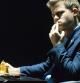 Magnus Carlsen piensa un movimiento durante su partida con Anand
