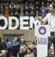El líder de Podemos, durante su intervención en el acto celebrado ayer en un abarrotado pabellón de la Vall d¿Hebron