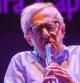 El director de cine estadounidense, Woody Allen, acompañado por su banda, la New Orleans Jazz Band, durante el concierto que ofreció en en Badajoz