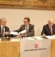 El presidente de la Generalitat, Artur Mas, y el alcalde de Barcelona, Xavier Trias, firman la adhesión de la capital a 'Tributs de Catalunya'