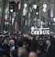 Las calles adyacentes a la plaza de la República de París, epicentro de la manifestación unitaria contra el terrorismo, también se han llenado de ciudadanos y pancartas de apoyo a 'Charlie Hebdo'
