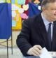 El líder del Pasok, Evangelos Venizelos, vota en su colegio electoral