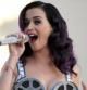 Katy Perry con un look de palomitas y cine en una de sus actuaciones