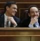 El secretario general del PSOE, Pedro Sánchez, junto al portavoz parlamentario del PSOE, Antonio Hernando, en el Congreso de los Diputados.