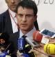 El primer ministro francés, Manuel Valls, atiende a los medios de comunicación al inicio de la cumbre que celebran unos cuarenta líderes socialdemócratas en Madrid.