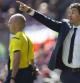 El entrenador del FC Barcelona, Luis Enrique, da instrucciones durante el partido de liga de Primera División frente al Rayo Vallaecano, correspondiente a la jornada 26 disputado esta mañana en el Camp Nou