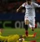 El futbolista del Sevilla Víctor Machin "Vitolo" salta ante una entrada del jugador del Villarreal Mario Pérez durante la Europa League