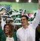 La candidata socialista a presidir la Junta de andalucía, Susana Díaz, y el líder del PSOE, Pedro Sánchez, en el mitin final de campaña en Sevilla