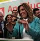 La presidenta de la Junta y candidata del PSOE, Susana Díaz, celebra el resultado electoral de su partido junto a sus compañeros
