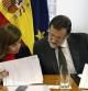 El presidente Mariano Rajoy y la vicepresidenta Santamaría, durante la reunión del gabinete de crisis creado por el Ejecutivo con motivo del accidente de avión ocurrido en los Alpes franceses