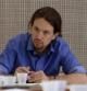 Imagen facilitada por Podemos del lider Pablo Iglesias, durante una la reunión con una delegación de Economistas Frente a la Crisis.