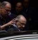 Rodrigo Rato entra en un vehículo tras salir de su domicilio de Madrid escoltado por agentes de Aduanas