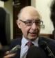El ministro de Hacienda, Cristóbal Montoro, atiende a los medios de comunicación.