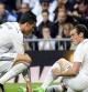 Bale se duele en el césped del Bernabeu junto a Cristiano en el inicio del partido contra el Málaga