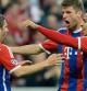 Muller celebró su tanto con Thiago y Lahm