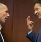 El ministro de Finanzas holandés, Jeroen Dijsselbloem, gesticula ante su su homólogo griego, Yanis Varufakis