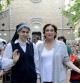 Ada Colau y Teresa Forcades, en el acto de Barcelona en Comú celebrado en la plaza de la Virreina de Gràcia