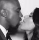 Kim Kardashian besa a Kanye West el dia de su boda