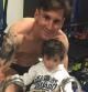 Messi junto a su hijo y la copa de la Champions