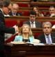 El president de la Generalitat, Artur Mas, en su escaño del Parlament mientras la vicepresidenta, Joana Ortega, le observa